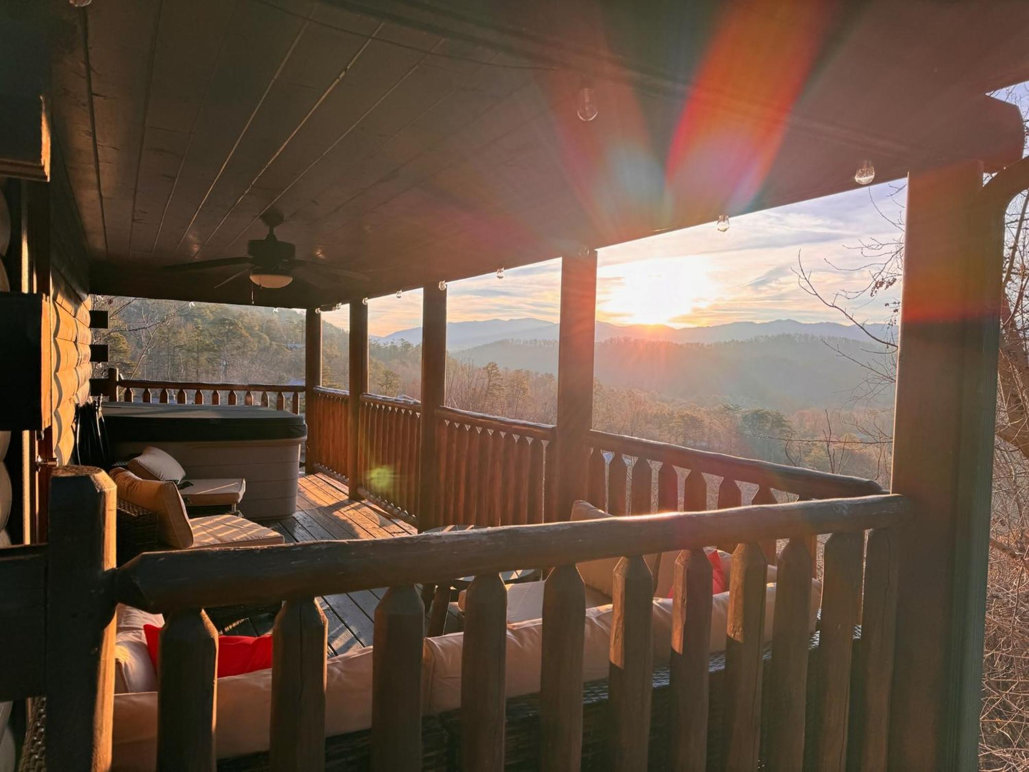 Smoky Paws - Exceptional Cabin, Stunning Mountain Views, Hot Tub, Tranquil, Gigabit Internet, Free L2 Ev พิเจนฟอร์จ ภายนอก รูปภาพ